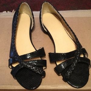 Adorable black flats