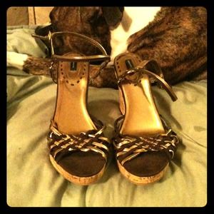 RESERVED! cute Brown & Gold wedges