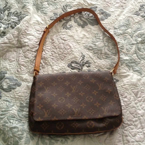 SOLD!! Authentic Louis  Vuitton handbag