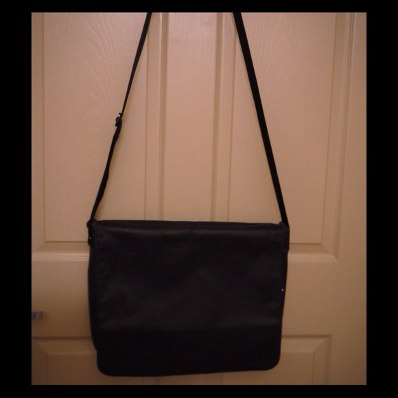Men' 👨Incase shoulder/messenger/ computer bag💼