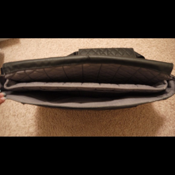 Men' 👨Incase shoulder/messenger/ computer bag💼 - Picture 2 of 4