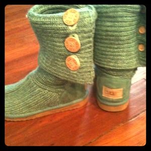 REDUCED!!! Crochet Ugg boots size 6 teal/turquoise
