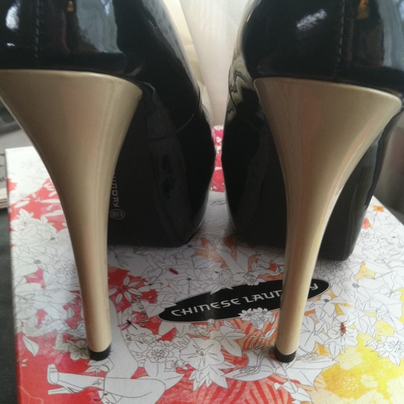 Shoes - Picture 3 of 4