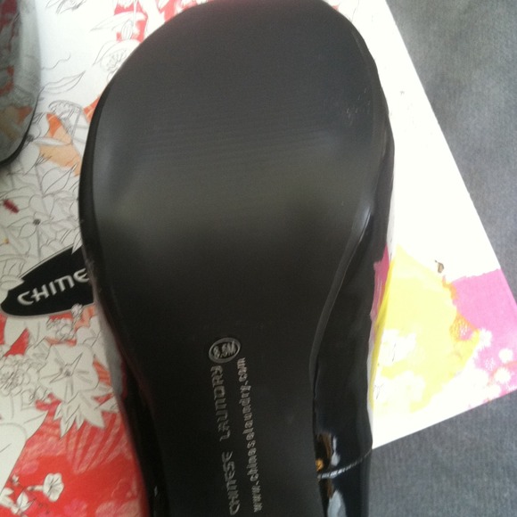 Shoes - Picture 4 of 4