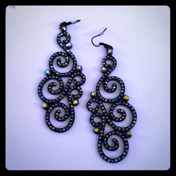 ✴SOLD✴Dazzling dangle earrings