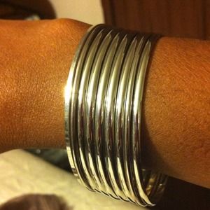 **********SOLD*********Sliver tone bangles