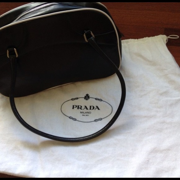 💳 SOLD 💳  Authentic Prada Doctor Bowler Handbag