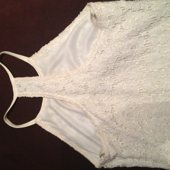 White lace pattern - Picture 2 of 2