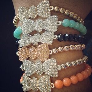 Bow bracelets !! In all colors 👌