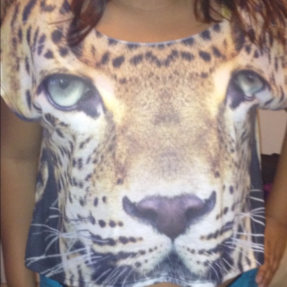 Leopard midriff top & tribal shirt bundle