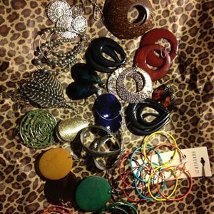 SOLD //Earring lot.. 20+ pair