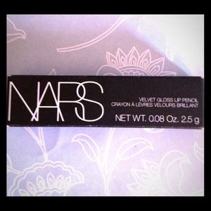 ❌SOLD❌💗NARS VELVET GLOSS PENCIL IN "NEW LOVER