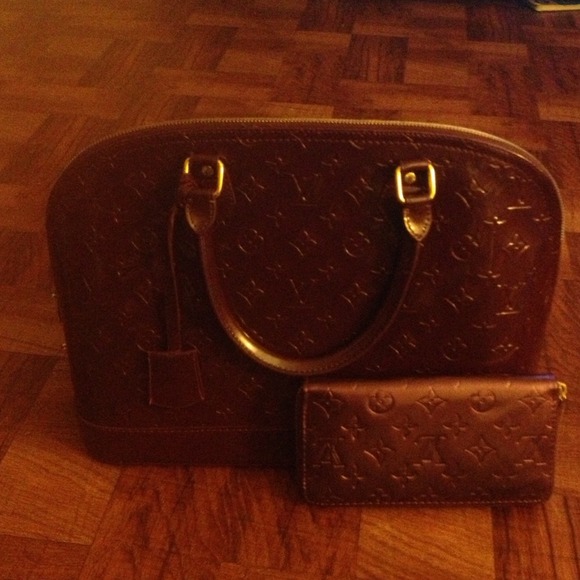 LV purse n wallet