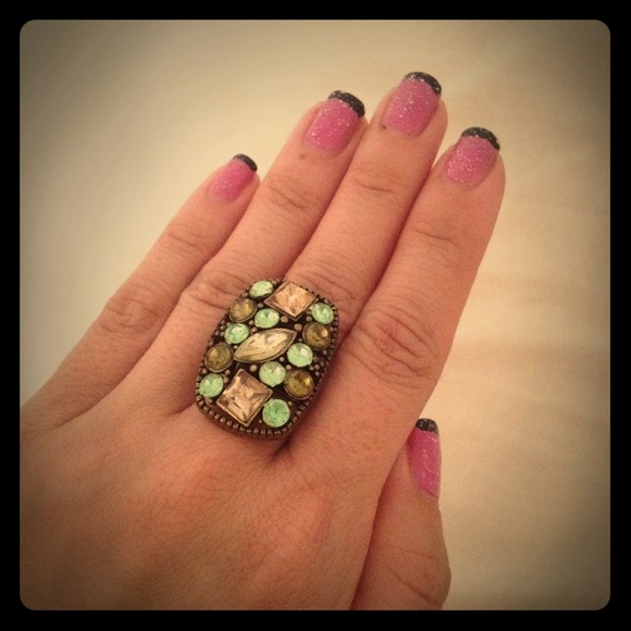 🎀SOLD🎀Green Rhinestone ring