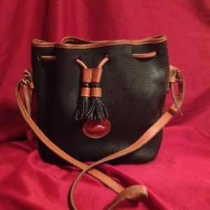 🎈RESERVED🎈Vintage DOONEY & BOURKE bucket bag