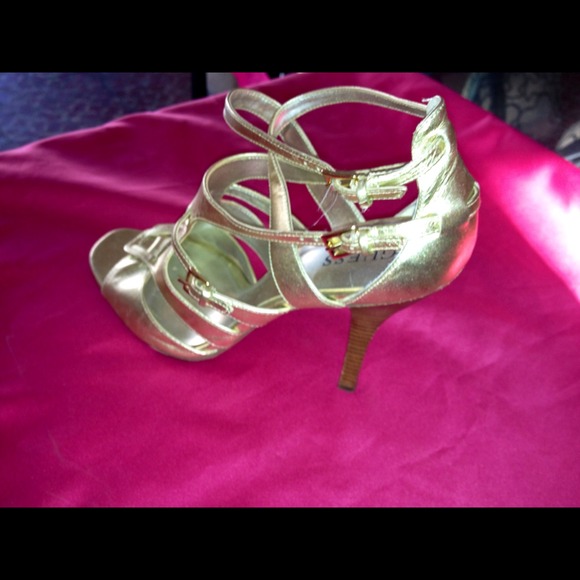 Guess strappy shoe