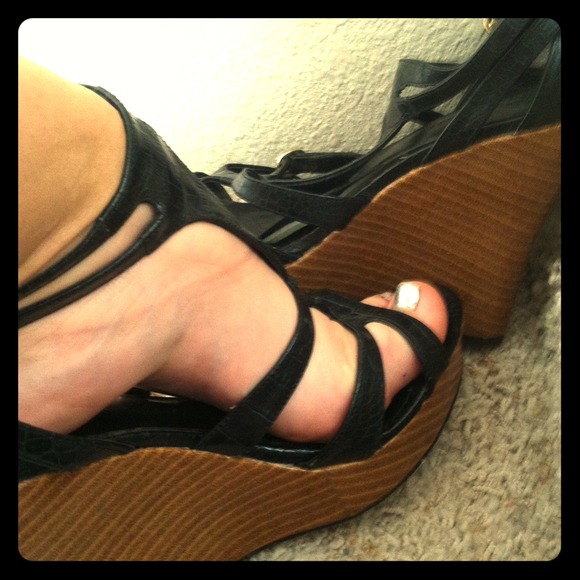 Black wedge heels