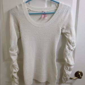 🚫SOLD🚫Soft off white sweater