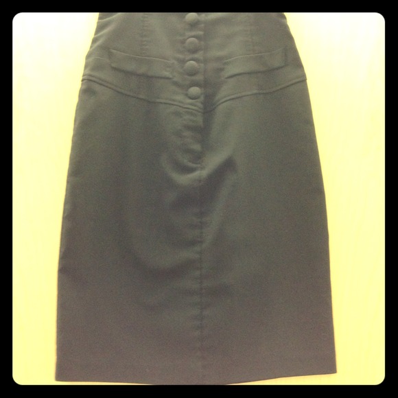 Black high waisted pencil skirt.