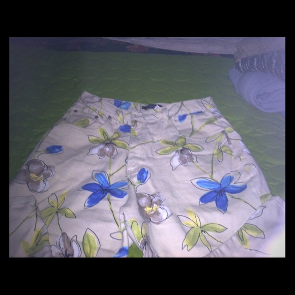 Bill Blass floral print denim capris