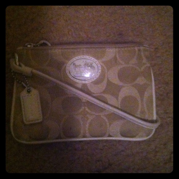 ❤SOLD❤ Coach Signature C Wristlet