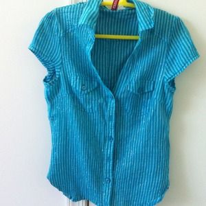 Blue color short sleeves, with glitters in between