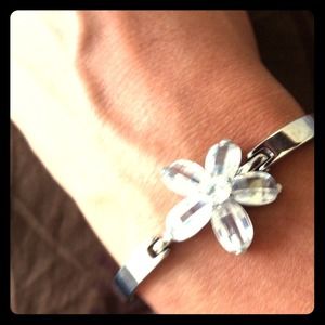NWOT beautiful silver bracelet with stone petals