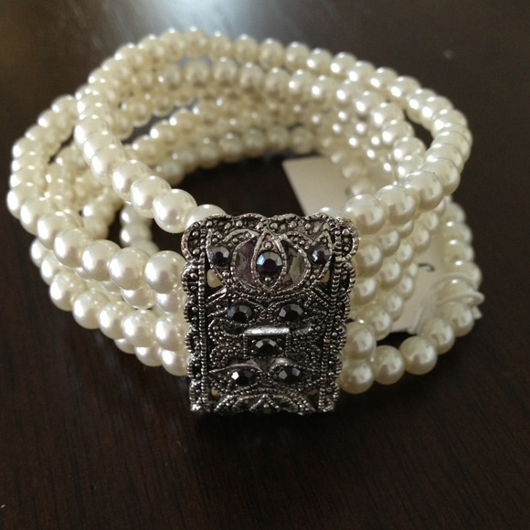 SOLD!!! Pearl bracelet