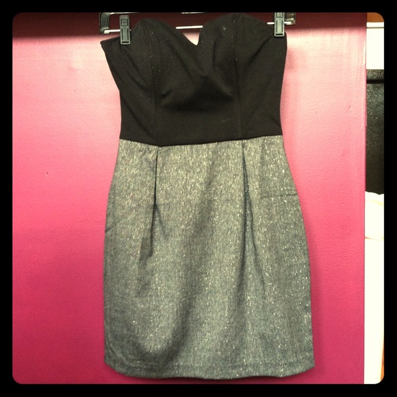 Guess Dresses & Skirts - Strapless dress