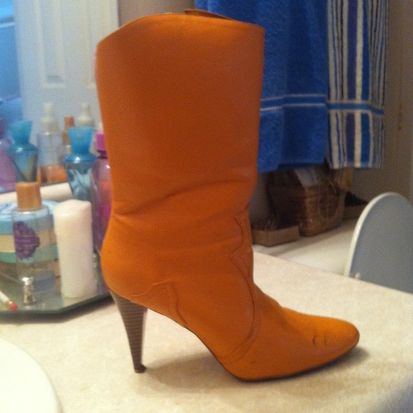 Michael Antonio Yellow cowgirl style boots!