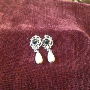 Dainty Black and pearl earrings