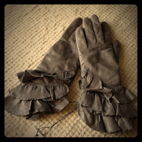 Diane von Furstenburg Accessories - Super soft grey leather DVF gloves