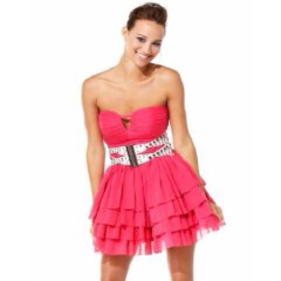 ✂REDUCED ✂Showstopping Bebe Pink Party Dress. - Picture 3 of 3