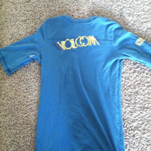 Volcom shirt - Picture 2 of 2