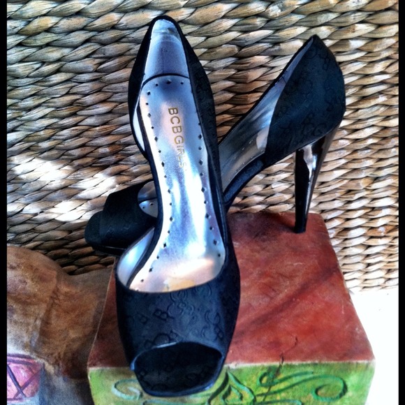 🎁SOLD🎁 BCBG Signature Collection Pump