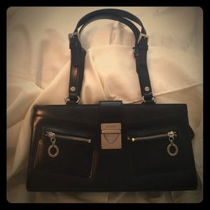 🚫Reserved🚫REDUCED Guess black handbag