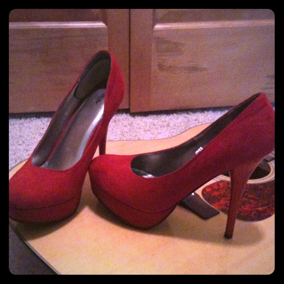 Red "6" inch Heel 😍