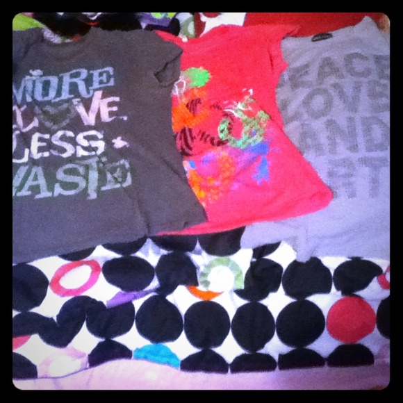 3 grafic shirts for 5