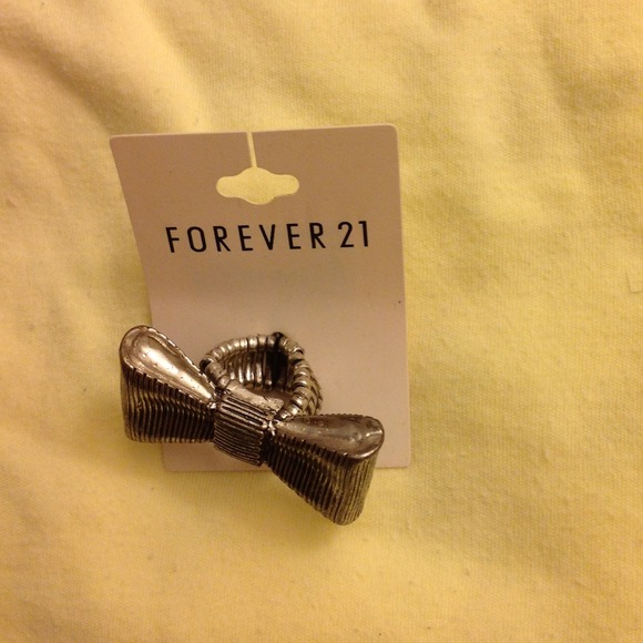 For @mjmenedis FREE👊 Silver Bow Ring - Picture 1 of 2