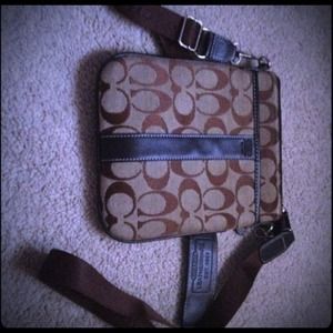 ⭐COACH CROSS BODY PURSE⭐!!REDUCED!!