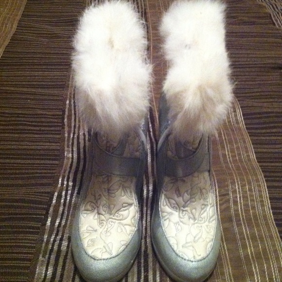 Sale!! Baby Phat Winter Furry White & Silver Boots