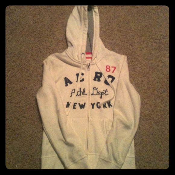 An off colored cream sweatshirt 😉