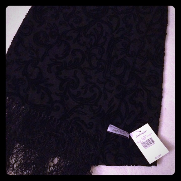 ✋oconnor bundle✋Lord & Taylor Scarf