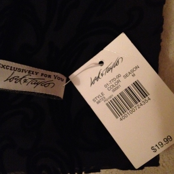 ✋oconnor bundle✋Lord & Taylor Scarf - Picture 2 of 4