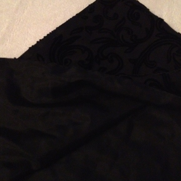 ✋oconnor bundle✋Lord & Taylor Scarf - Picture 4 of 4