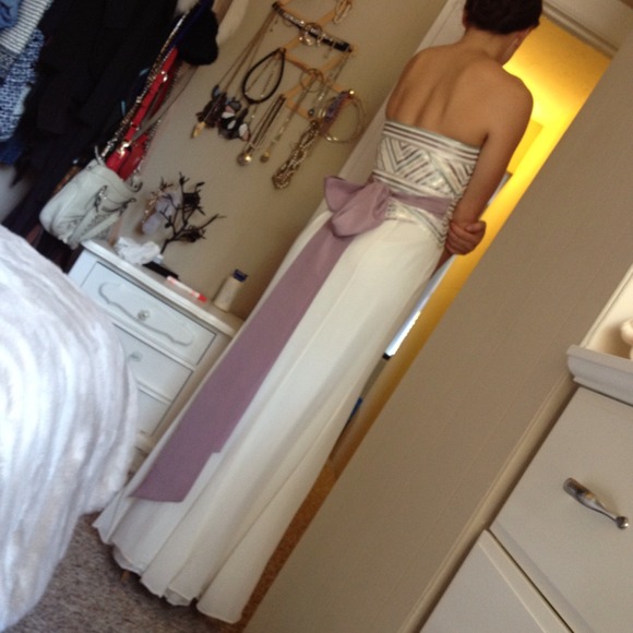 Silk White Gown w/ Bow & Ribbon Contouring - Picture 2 of 4