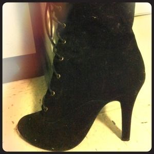 SOLD Black lace up ankle boots with heel