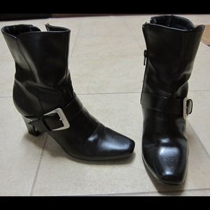 CLOSE 4 INVENTORY Prediction leather boots