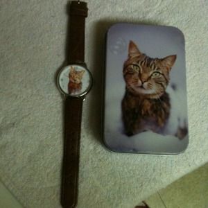 This cute cat watch with the tin.