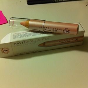 Anastasia Brow Highlighter Pencil .